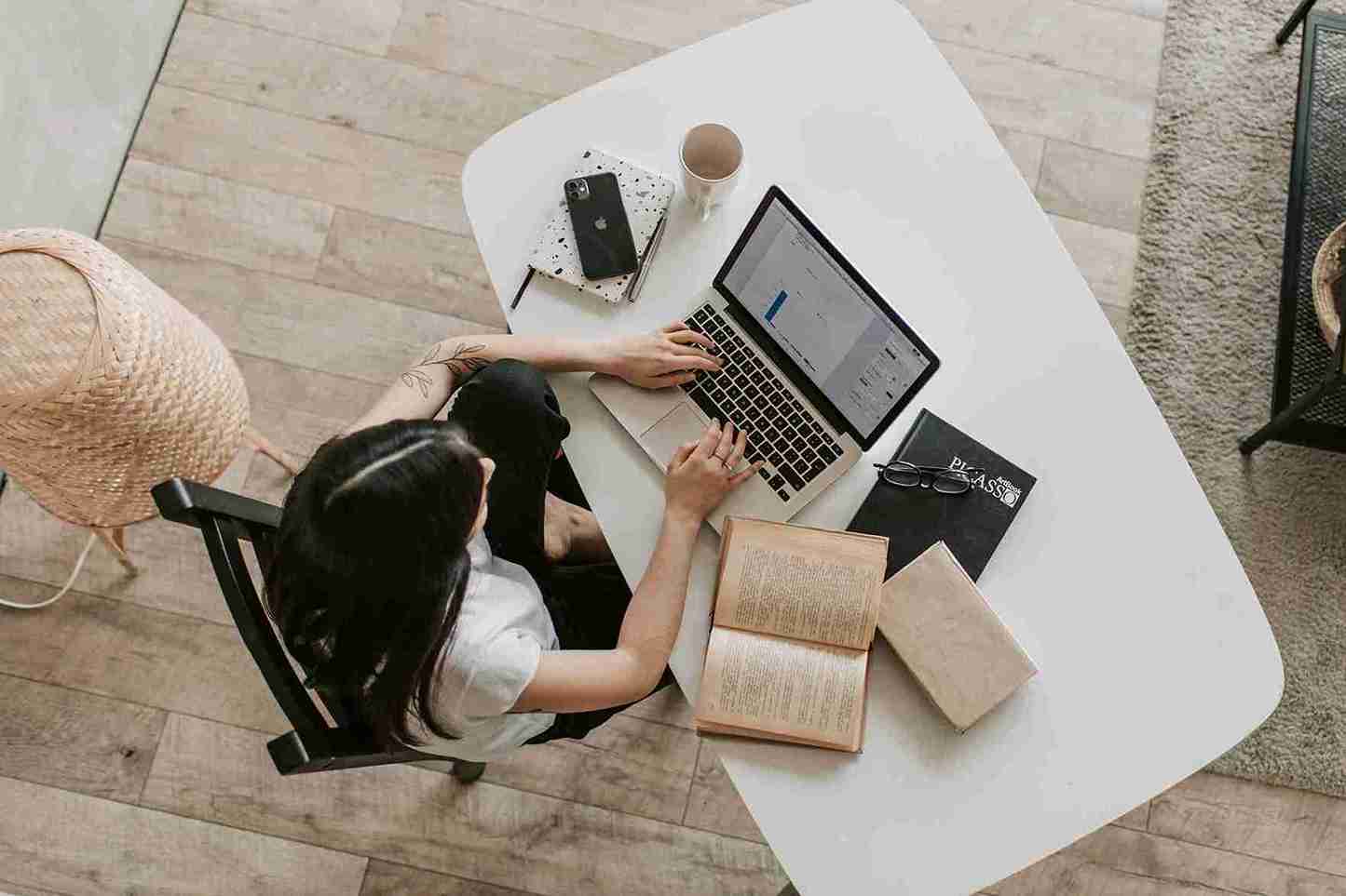 When to Split SKUs in Shopify for Better Management